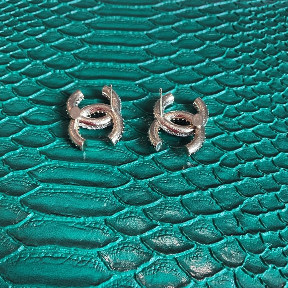 Like New Chanel CC Crystal Gemstone Earrings - Picture 9 of 10
